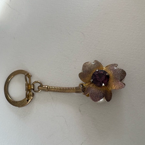 Vintage Gold Pearl Amethyst Flower Keychain - Picture 4 of 7